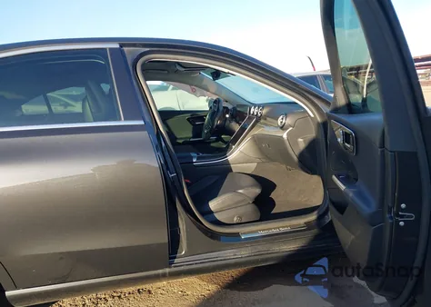 2022 Mercedes-Benz C 300 Sedan z USA, uszkodzony, nr VIN W1KAF4GB7NR030901